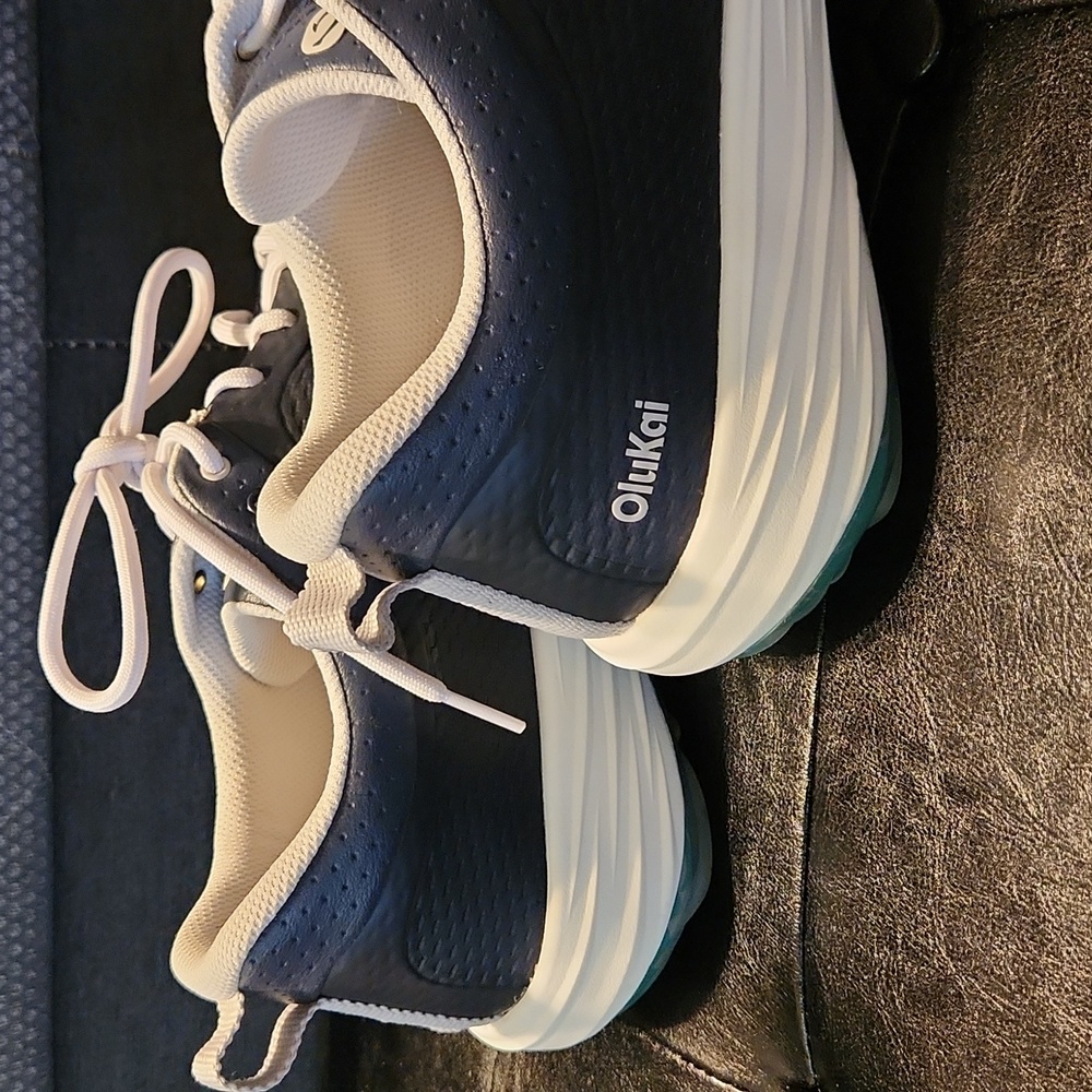 OluKai Makena golf shoes in Blue and White - Picture 2 of 6